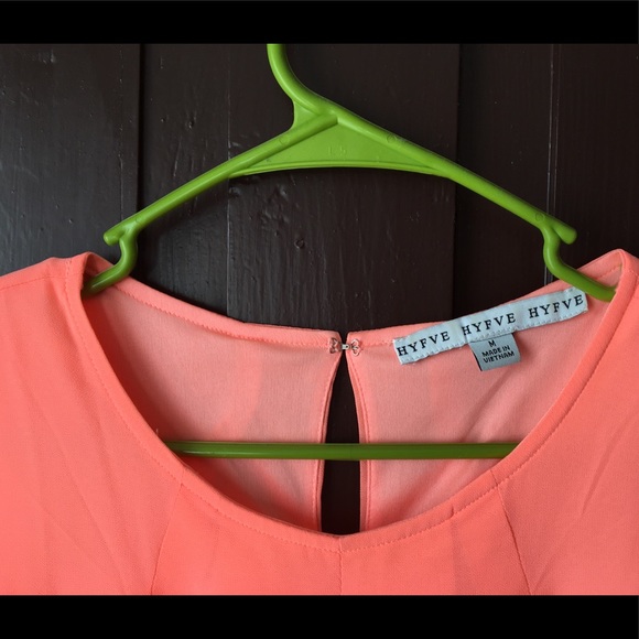 Sleeveless dress ☀️ - Picture 2 of 5